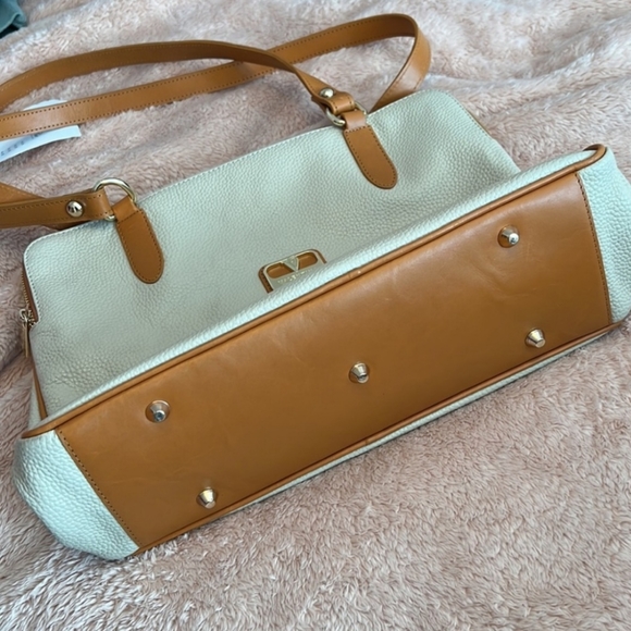 Valentina Leather Shoulder Bag - Picture 3 of 15